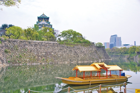 1505大阪城と金の舟.jpg